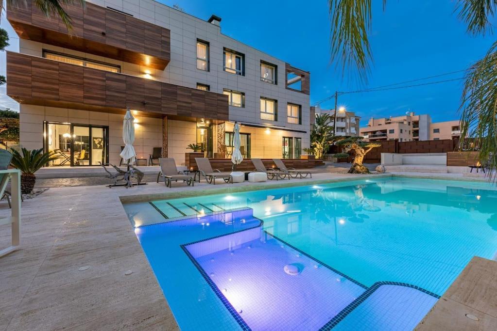 Luxury Casa Con Piscina, Wifi, 150M Dal Mare Apartment Miami Playa Екстериор снимка